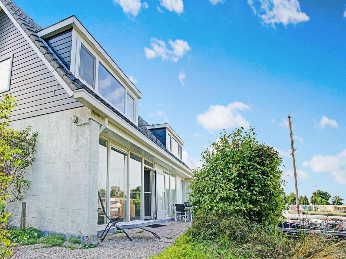 Waterfront Holiday Home With Jetty Boornzwaag over de Wielen Luaran gambar